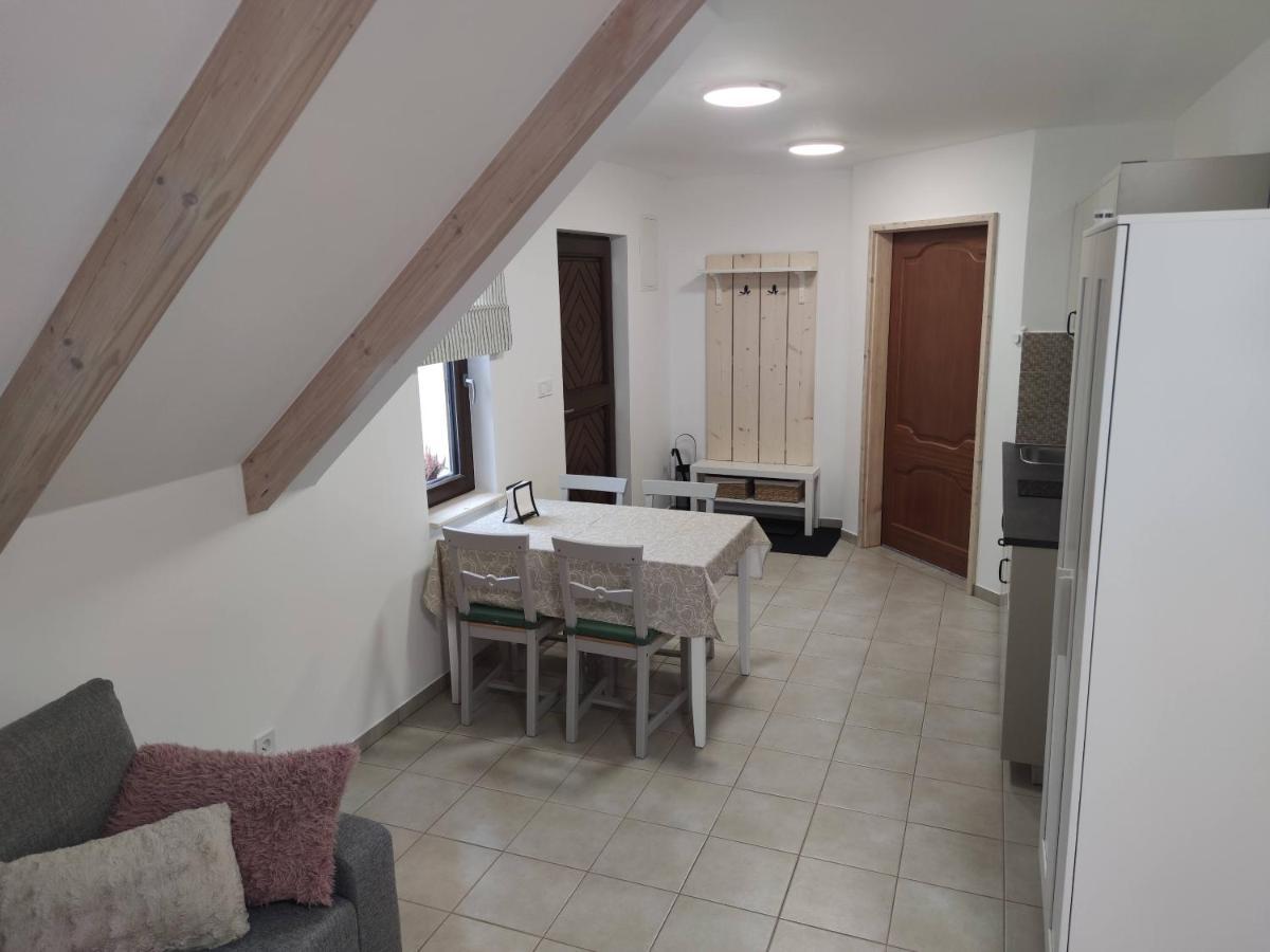 Kosbor Vendeghaz Apartment Monoszlo Екстериор снимка