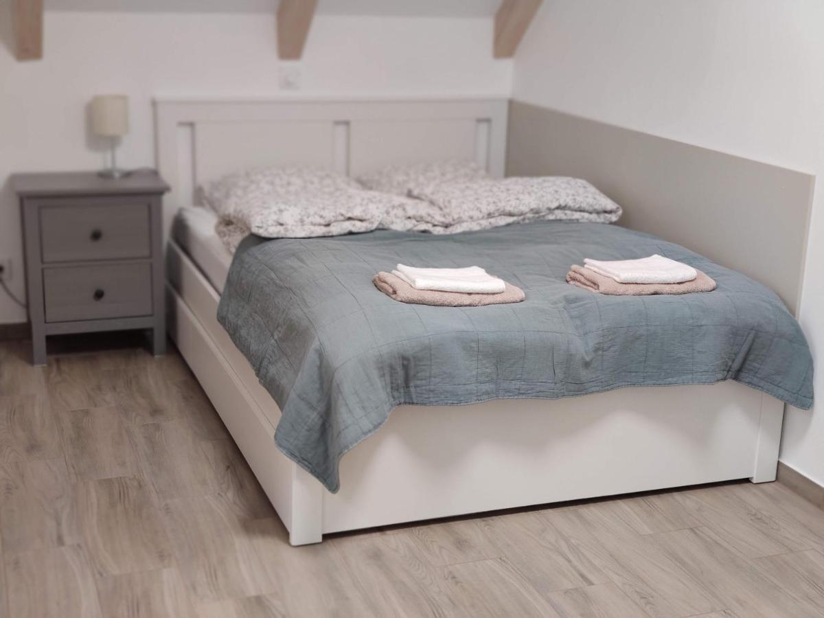 Kosbor Vendeghaz Apartment Monoszlo Екстериор снимка