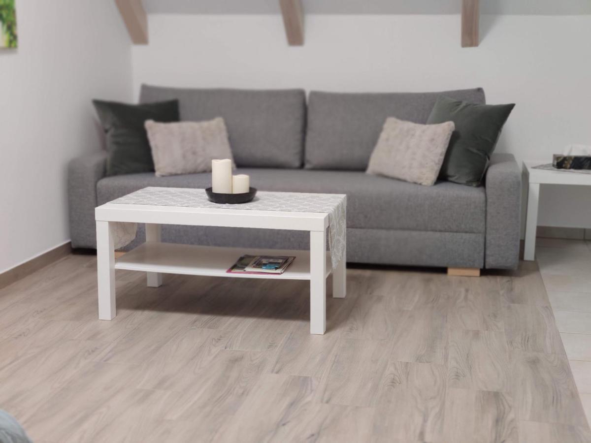 Kosbor Vendeghaz Apartment Monoszlo Екстериор снимка