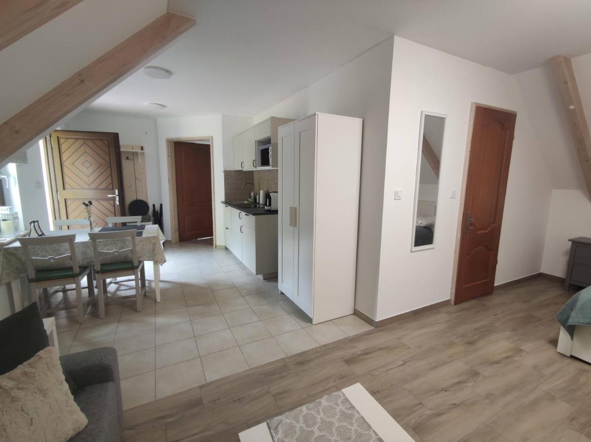 Kosbor Vendeghaz Apartment Monoszlo Екстериор снимка
