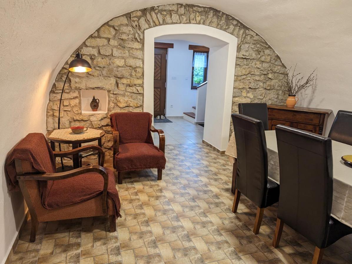 Kosbor Vendeghaz Apartment Monoszlo Екстериор снимка